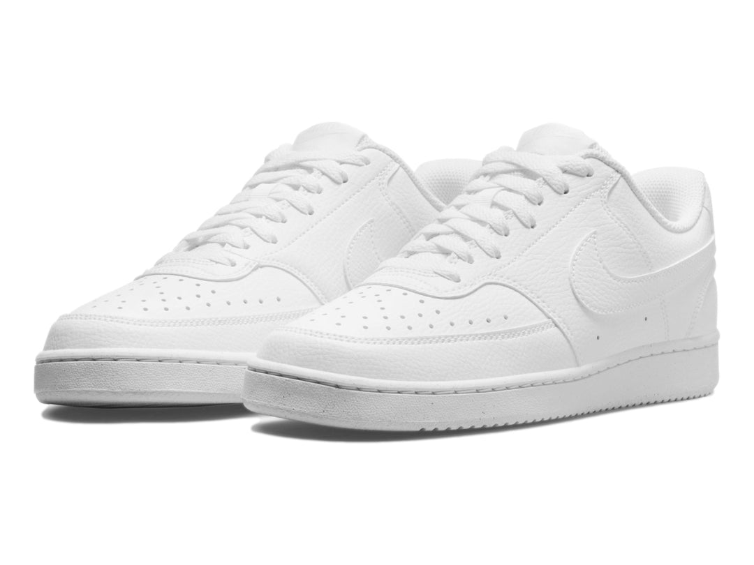 Tenis Nike Court Vision Low en color blanco total para mujer.