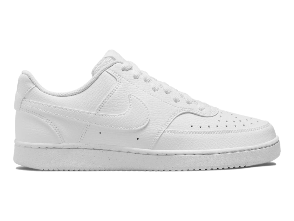 Tenis Nike Court Vision Low en color blanco total para mujer.
