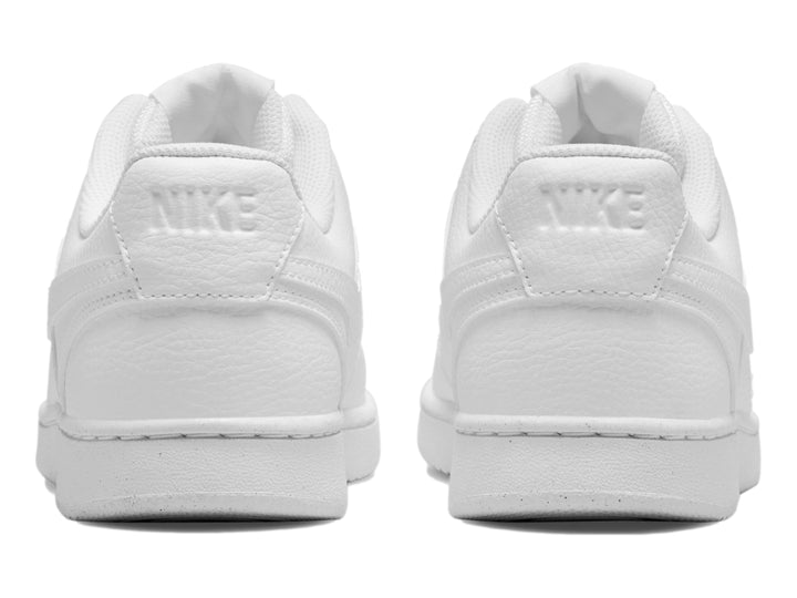 Tenis Nike Court Vision Low en color blanco total para mujer.