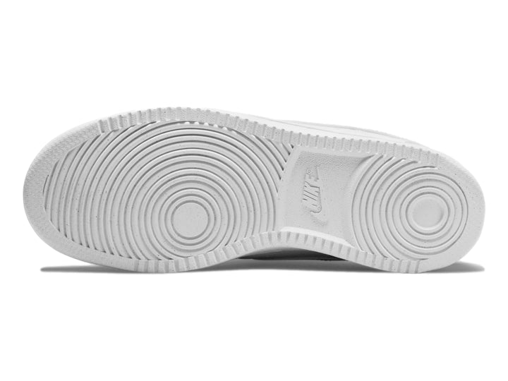 Tenis Nike Court Vision Low en color blanco total para mujer.