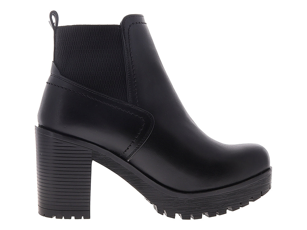 Botines negros para mujer con tacón grueso y suela de plataforma.