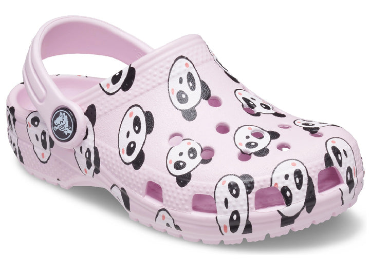 Zuecos Crocs Classic Panda para niña en color rosa con estampado de pandas negros y blancos.