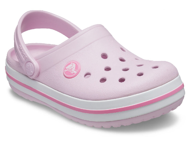 Zuecos Crocs Crocband para niña en color rosa con detalles y suela en color blanco.