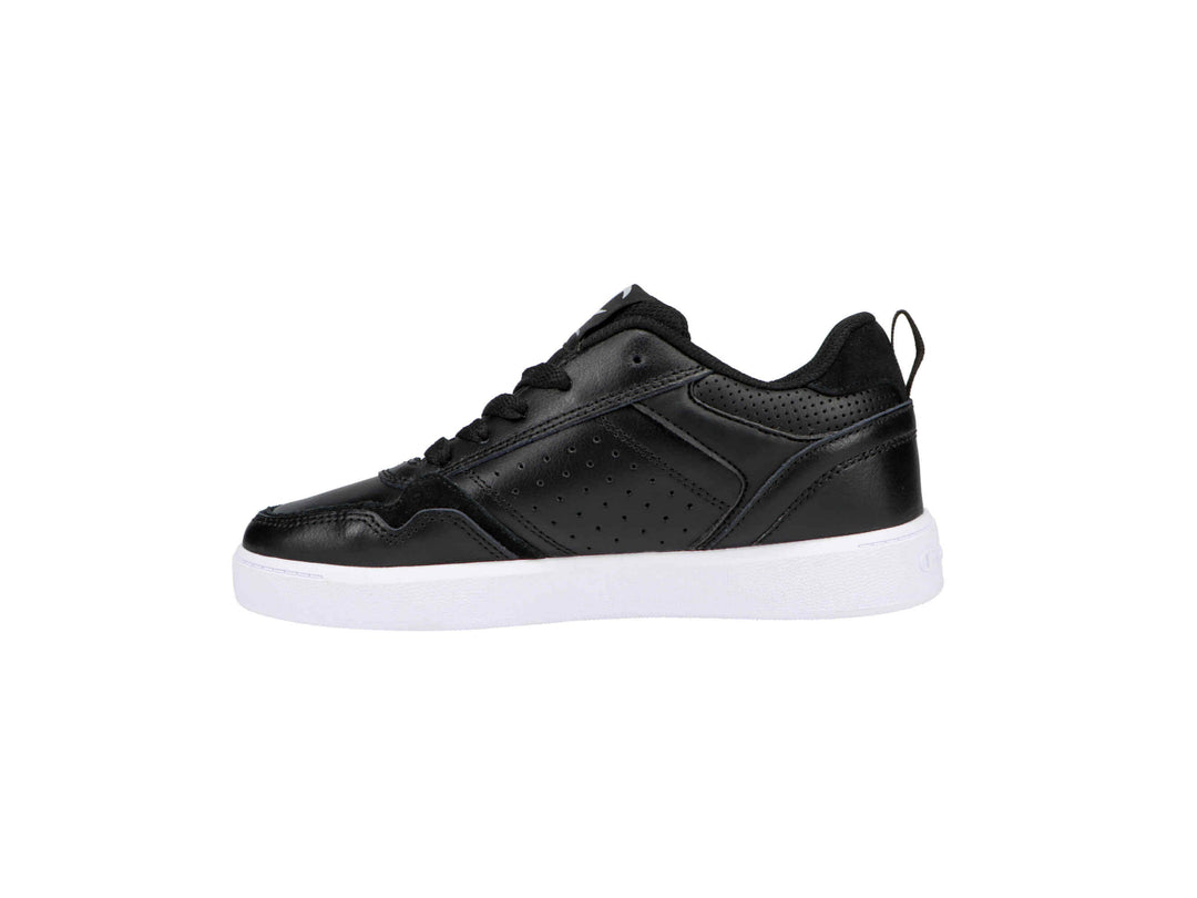 Tenis Champion Lore para niño en color negro con suela blanca.