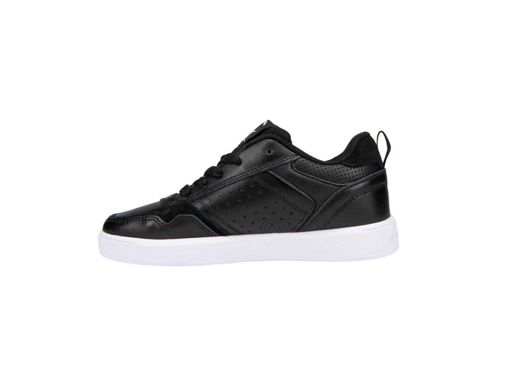 Tenis Champion Lore para niño en color negro con suela blanca.