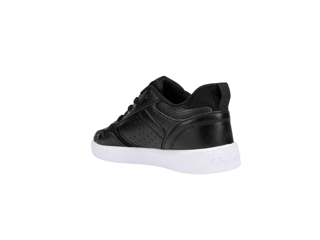 Tenis Champion Lore para niño en color negro con suela blanca.