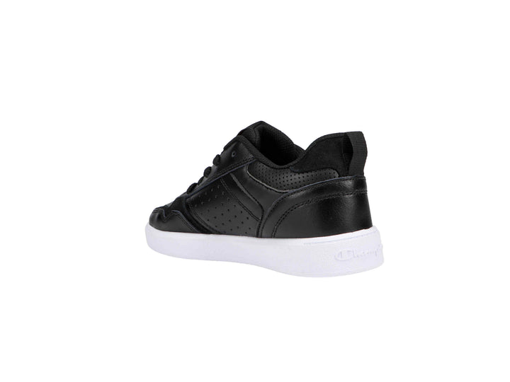 Tenis Champion Lore para niño en color negro con suela blanca.
