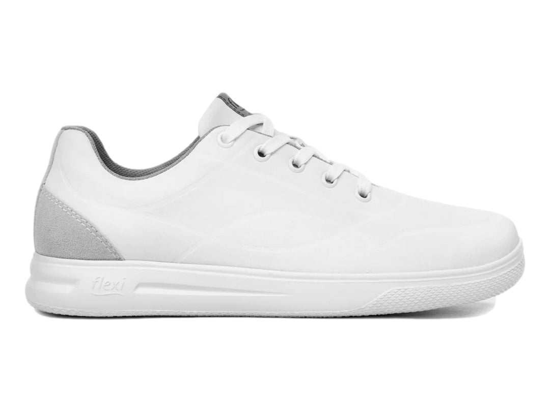 Tenis Flexi Griezmann para Hombre en color blanco con detalle gris en el talón.