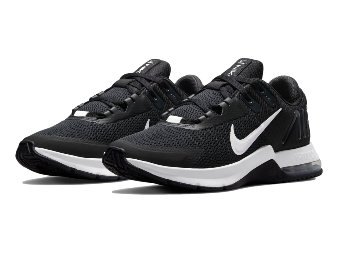 Tenis Nike Air Max Alpha Trainer 4 para hombre en color negro con suela blanca.