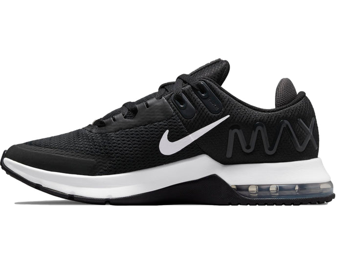 Tenis Nike Air Max Alpha Trainer 4 para hombre en color negro con suela blanca.