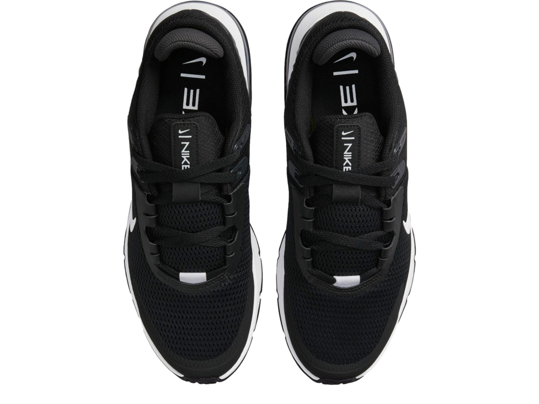 Tenis Nike Air Max Alpha Trainer 4 para hombre en color negro con suela blanca.