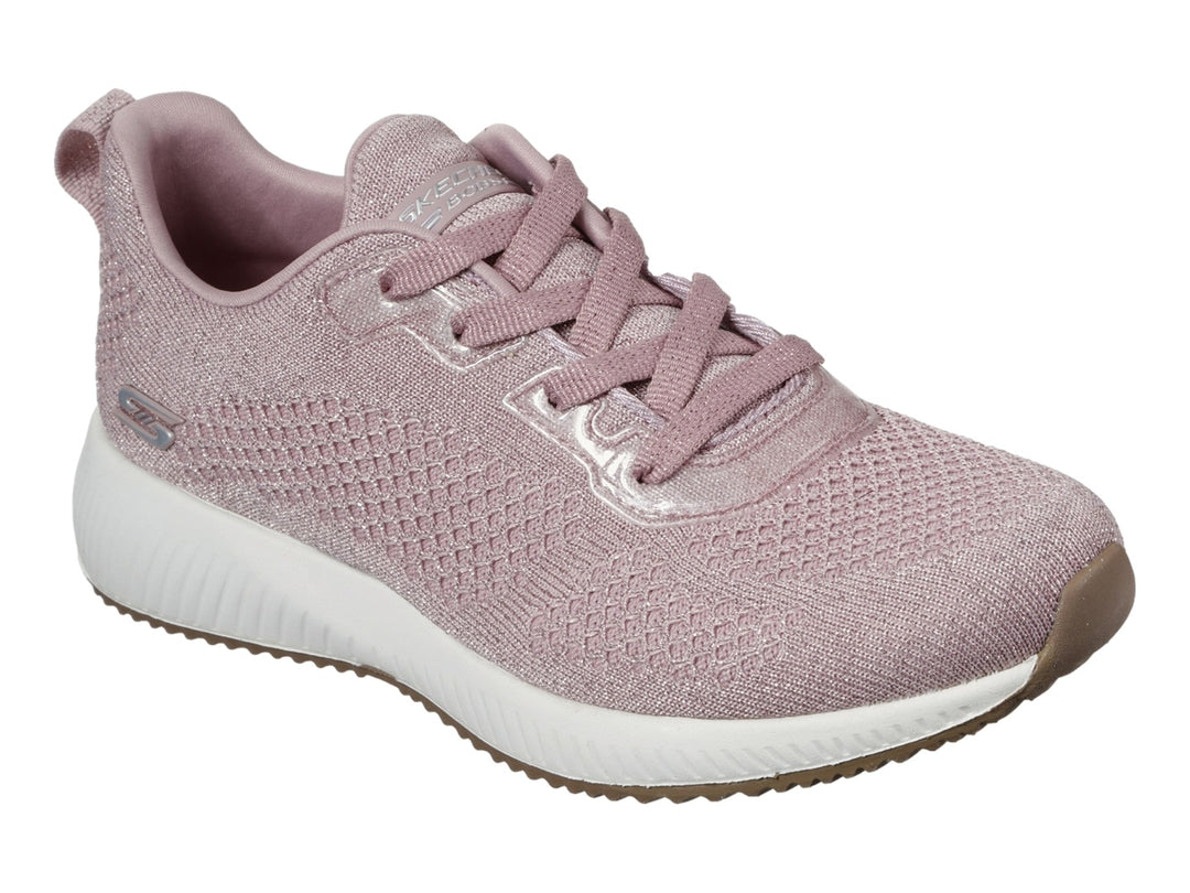Tenis deportivos Skechers color rosa con suela blanca y textura de malla.