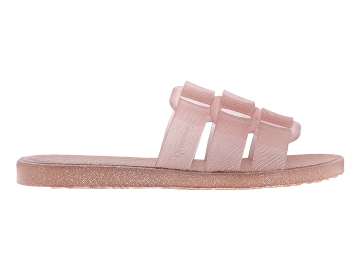 Sandalia plana Ipanema color rosa claro con correas anchas entrelazadas y suela con detalles brillantes.