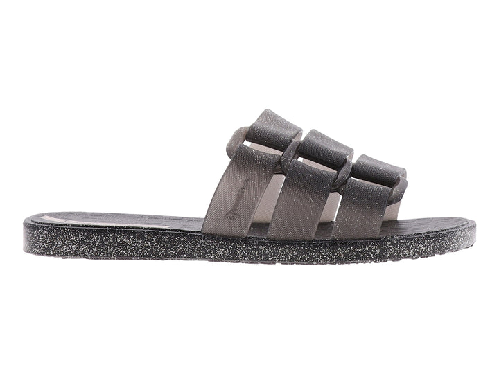 Sandalia negra de tiras anchas con acabado brillante tipo glitter.