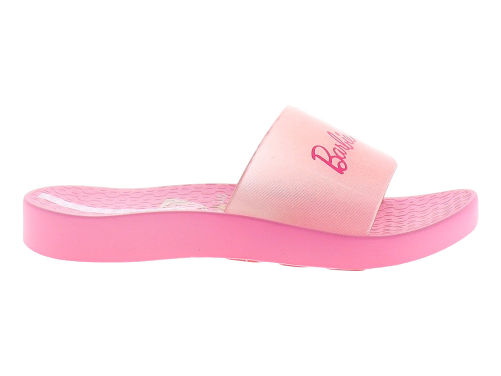 Sandalias Ipanema color rosa para niña con logotipo de Barbie en la correa.