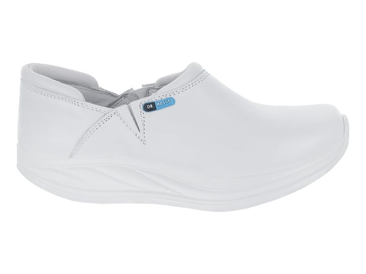 Zapato plano color blanco marca DR HOSUE, estilo profesional sin cordones y suela cómoda.