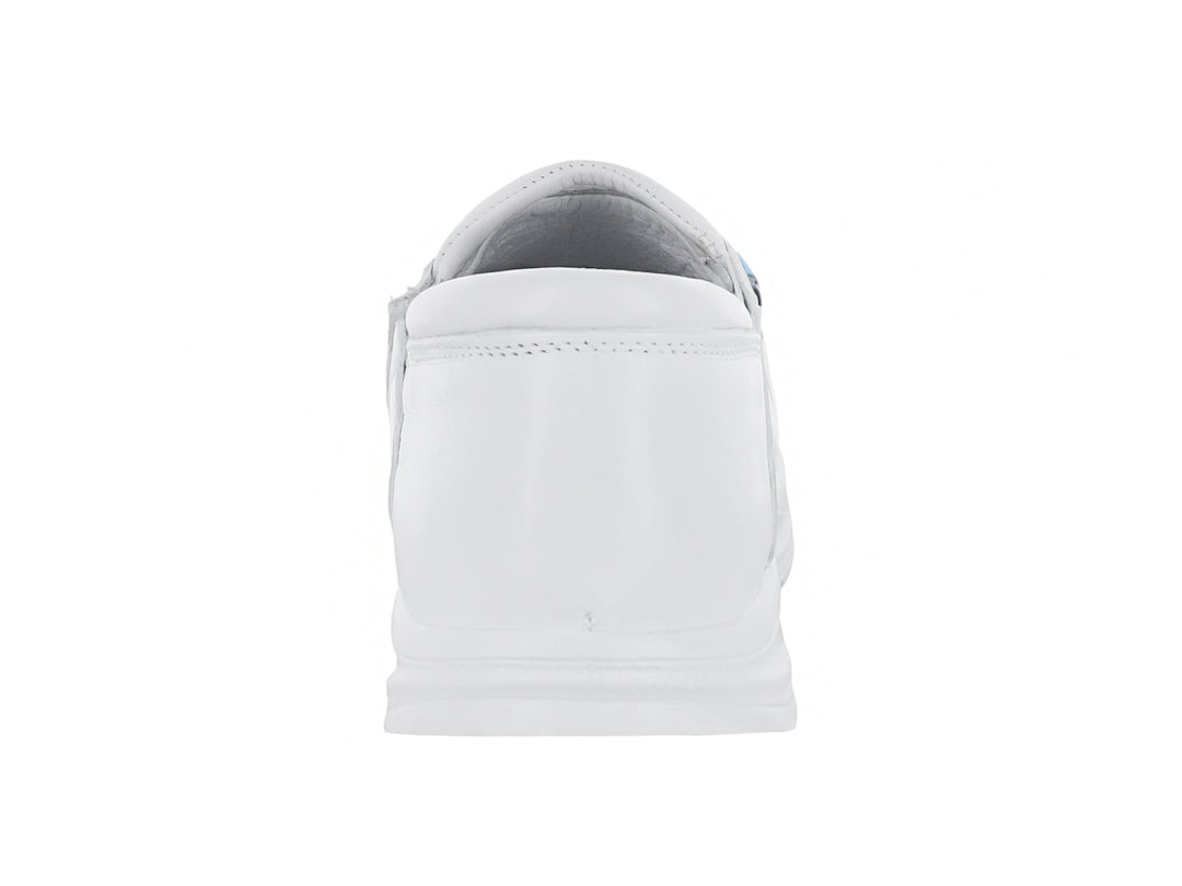 Zapato plano color blanco marca DR HOSUE, estilo profesional sin cordones y suela cómoda.