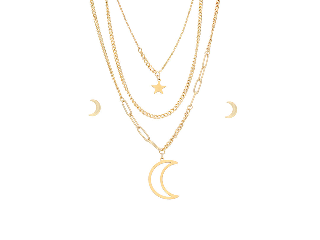 Set de collares en capas color oro con dijes de estrella y luna creciente sobre fondo blanco.
