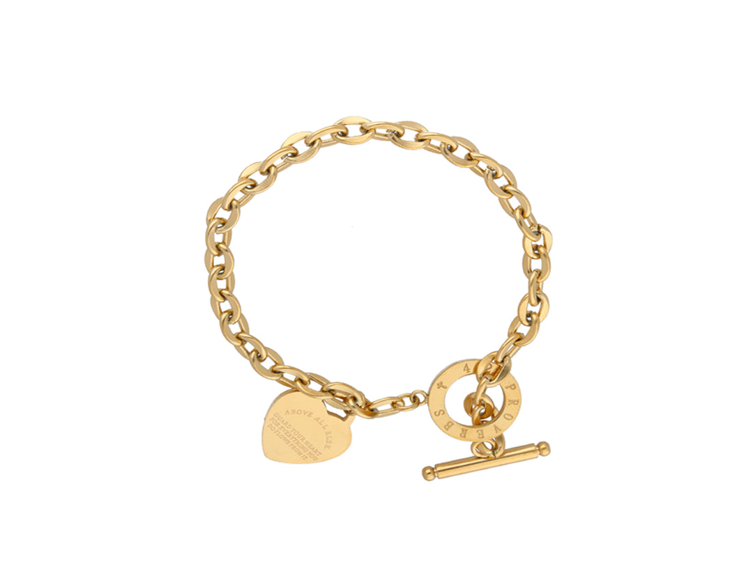 Pulsera de cadena color oro con dije de corazón y cierre tipo T.