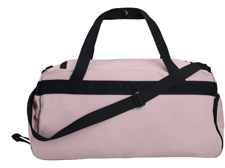 Bolsa de deporte Under Armour Loudon color rosa con detalles y logotipo en negro.