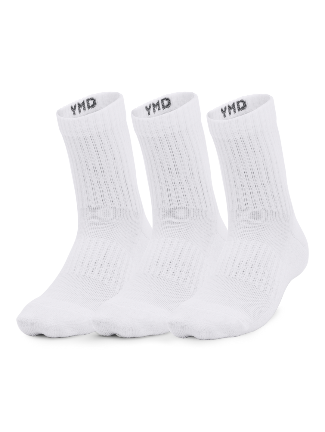Paquete de tres calcetines deportivos blancos de Under Armour.