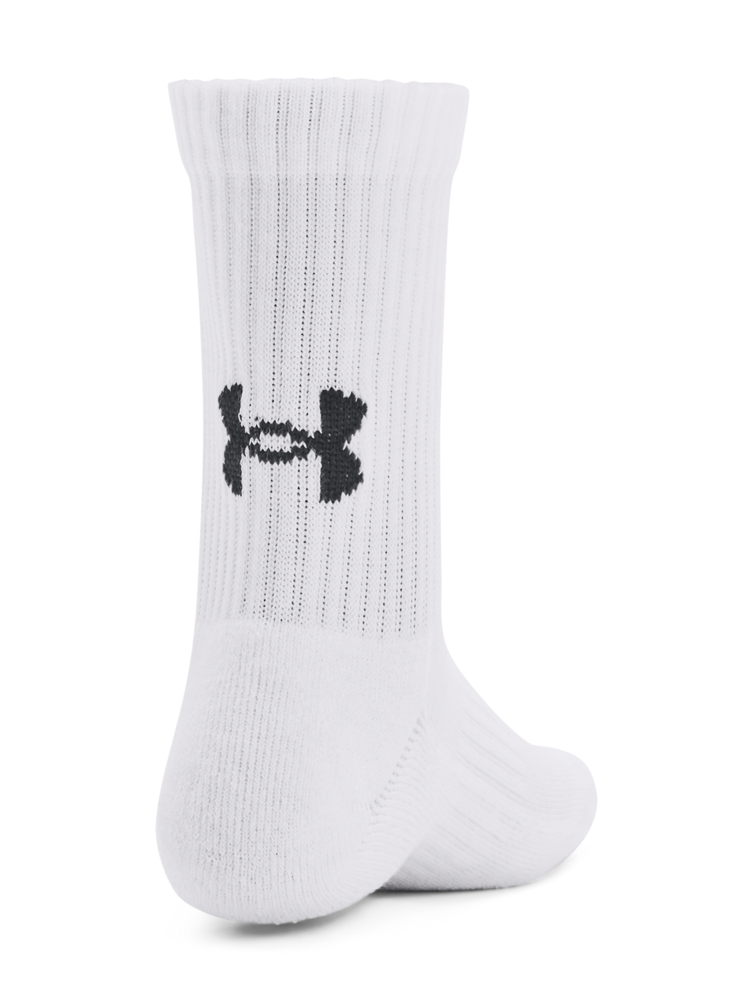 Paquete de tres calcetines deportivos blancos de Under Armour.