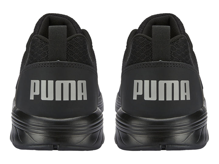 Tenis deportivos PUMA color negro con malla transpirable y suela negra.