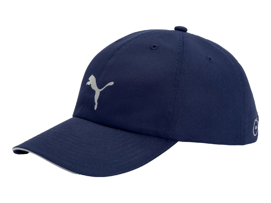 Gorra deportiva PUMA color azul marino con logotipo plateado y visera curva.