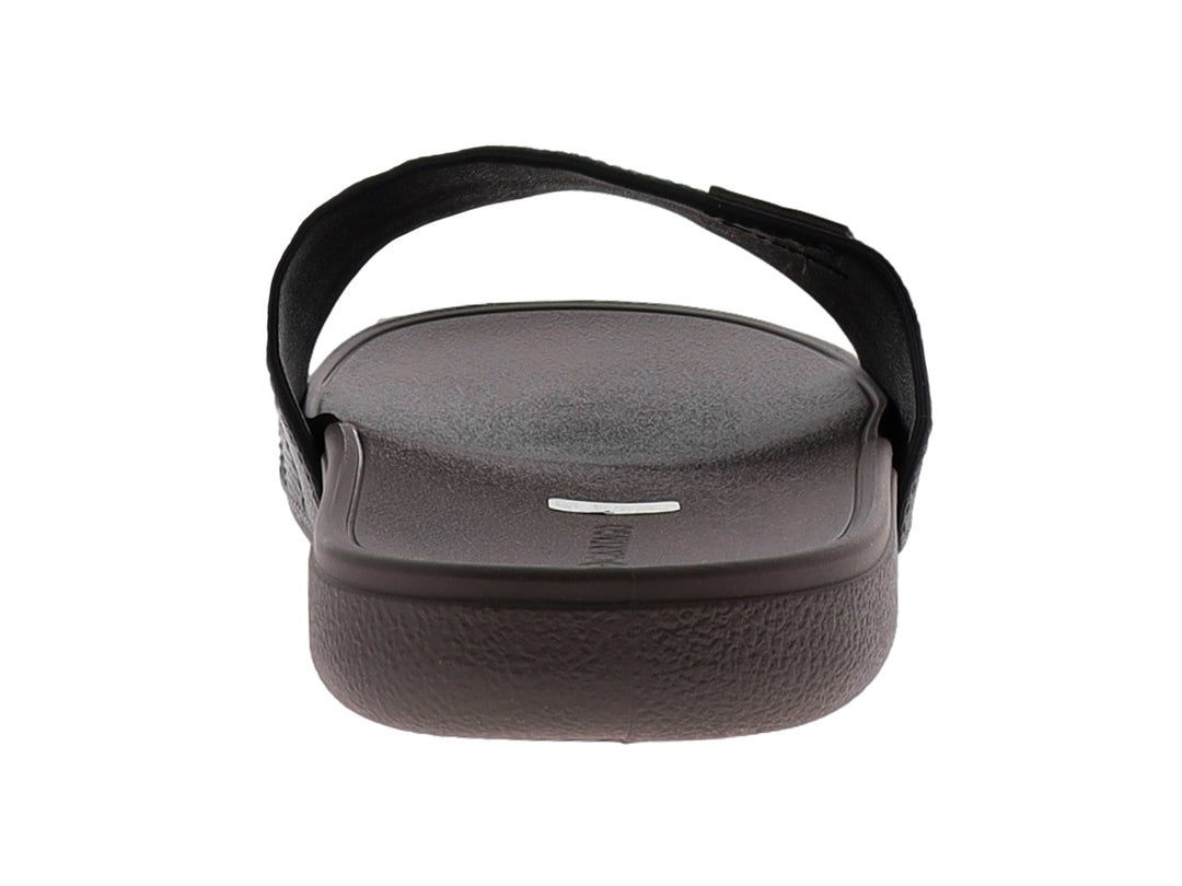 Sandalia Cartago para hombre en colores negro y marrón con banda ancha texturizada.