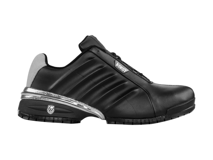Tenis deportivos K-Swiss color negro con detalles en plata y suela negra.