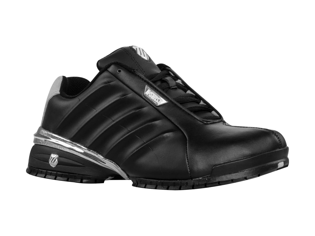 Tenis deportivos K-Swiss color negro con detalles en plata y suela negra.