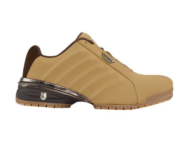 Zapato deportivo K-Swiss color miel con detalles en marrón y suela de goma.