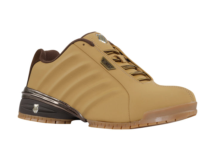 Zapato deportivo K-Swiss color miel con detalles en marrón y suela de goma.