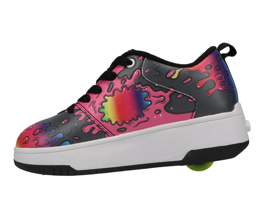 Tenis patín Heelys para niña con diseño multicolor splatter, suela blanca y negra.