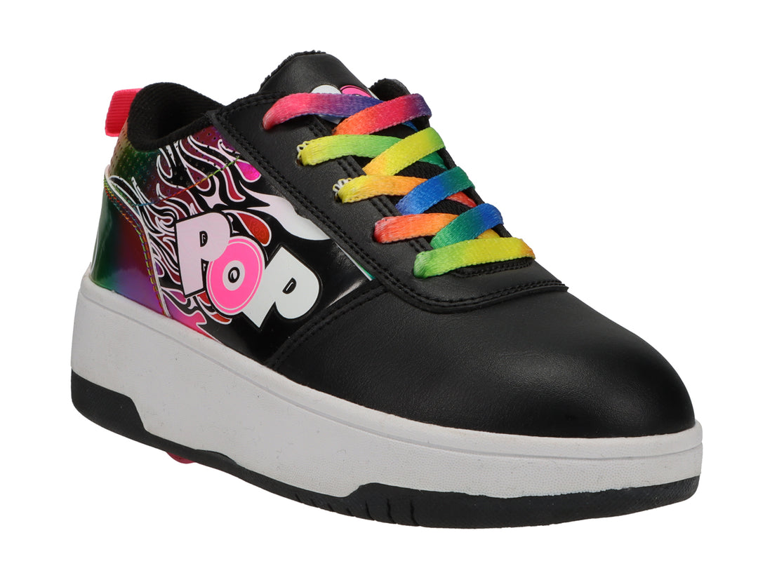 Tenis Heelys negros con agujetas multicolor y diseño de llamas laterales en colores brillantes.