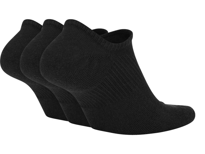 Pack de tres calcetines Nike Everyday Plus Cushion en color negro con logotipo blanco.