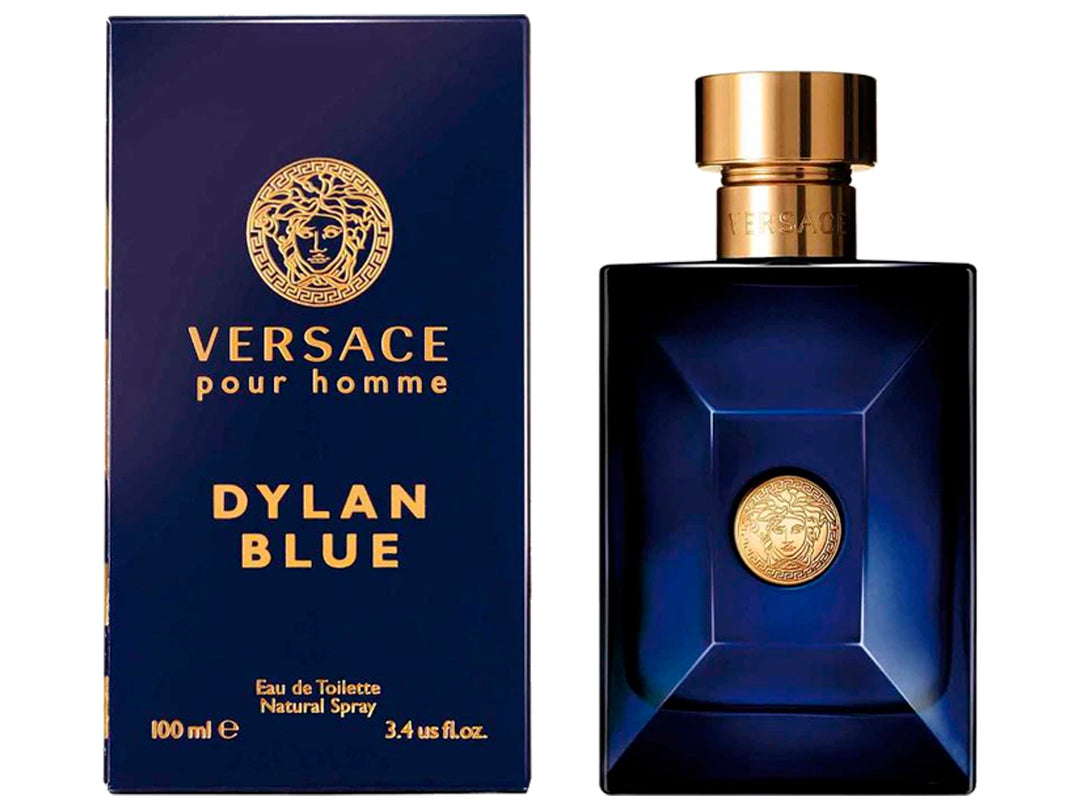 Perfume Versace Dylan Blue para hombre en botella de vidrio azul con tapa dorada y su caja correspondiente.