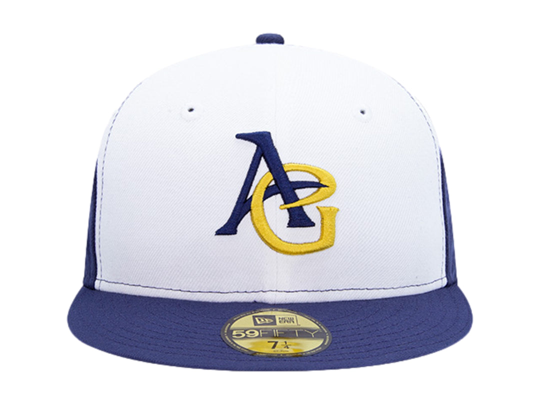 Gorra de béisbol New Era blanca y azul marino con logotipo frontal en amarillo y azul.