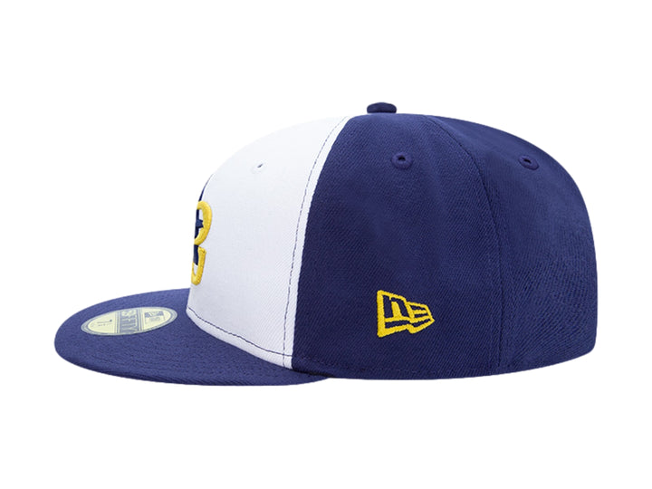 Gorra de béisbol New Era blanca y azul marino con logotipo frontal en amarillo y azul.