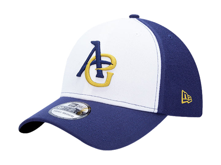 Gorra de béisbol New Era en colores azul marino y blanco con logotipo bordado en el frente.