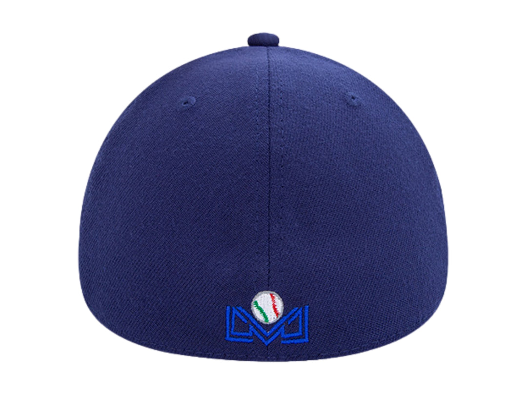 Gorra de béisbol New Era en colores azul marino y blanco con logotipo bordado en el frente.