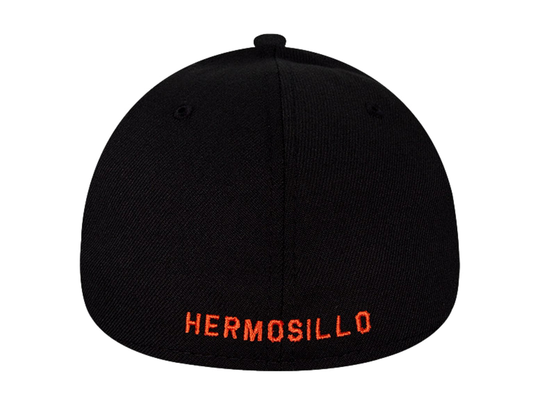 Gorra de béisbol New Era color negro con letra H y logotipo bordados en color naranja.