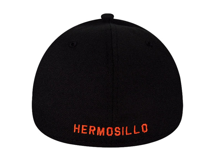 Gorra de béisbol New Era color negro con letra H y logotipo bordados en color naranja.