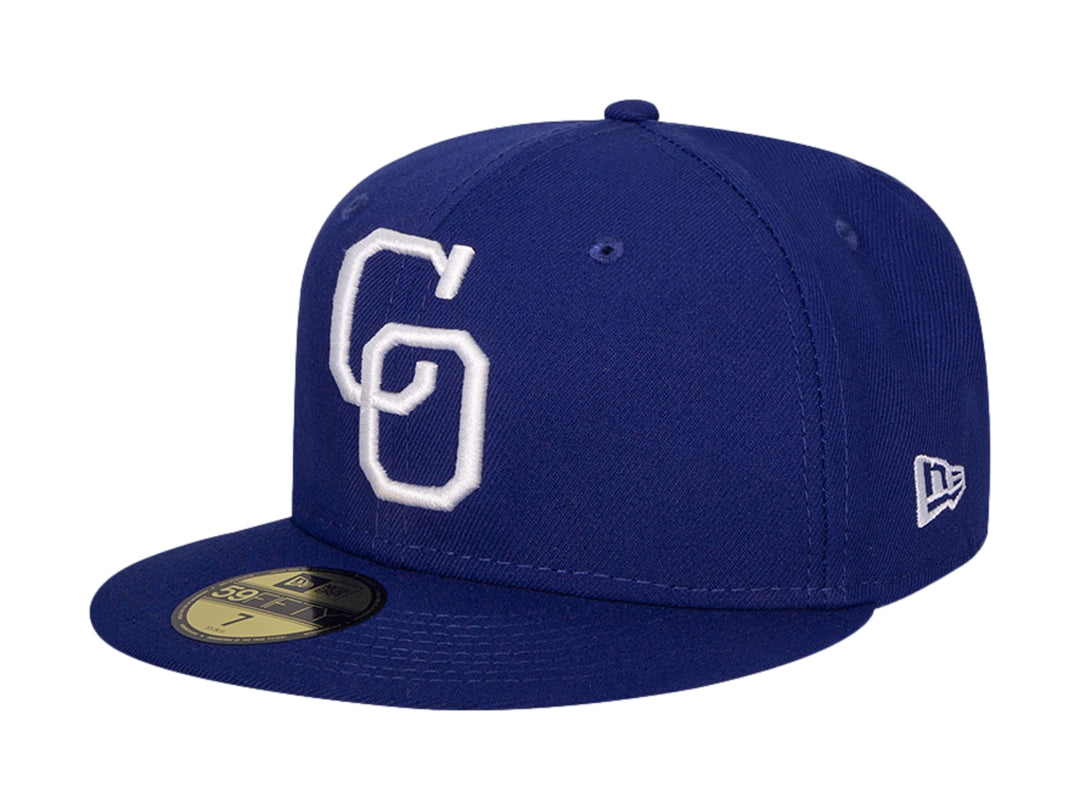 Gorra de béisbol New Era color azul oscuro con logotipo blanco bordado al frente.