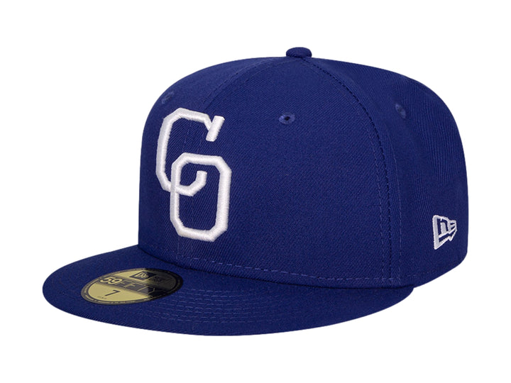 Gorra de béisbol New Era color azul oscuro con logotipo blanco bordado al frente.