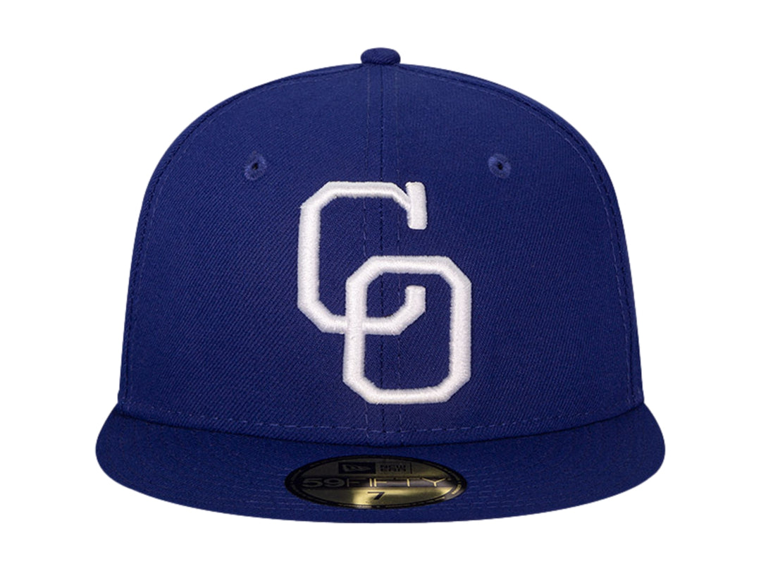 Gorra de béisbol New Era color azul oscuro con logotipo blanco bordado al frente.
