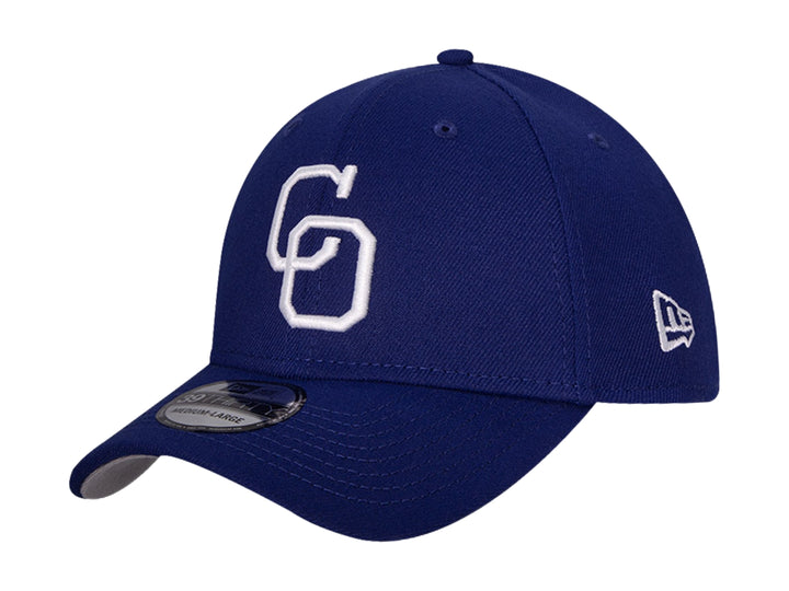 Gorra de béisbol New Era color azul oscuro con logotipo bordado en blanco en el frente.