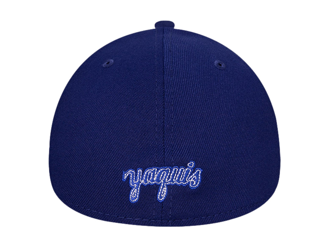 Gorra de béisbol New Era color azul oscuro con logotipo bordado en blanco en el frente.