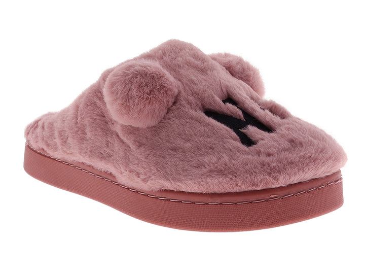 Pantufla rosa de textura peluda con pompones decorativos.