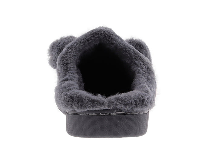 Pantufla gris de material peludo con un pompón decorativo y suela sintética.